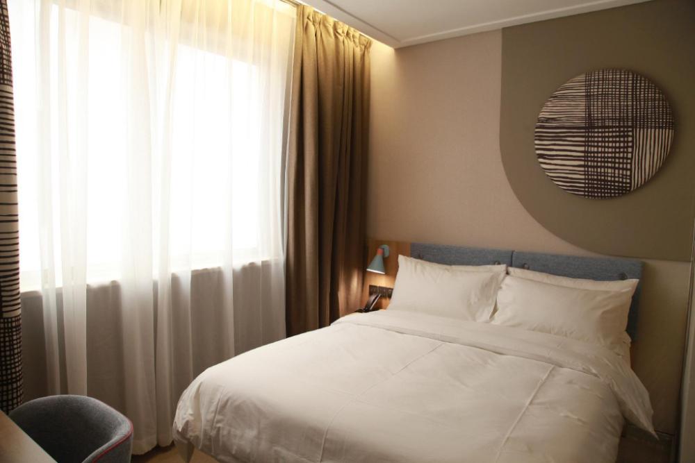 home inn neo shanghai minhang development zone beiqiao metro station