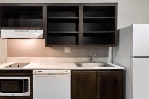 woodspring suites houston iah airport