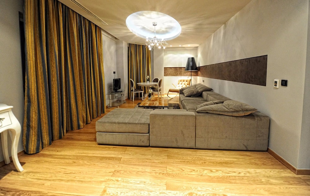 hotel iliana