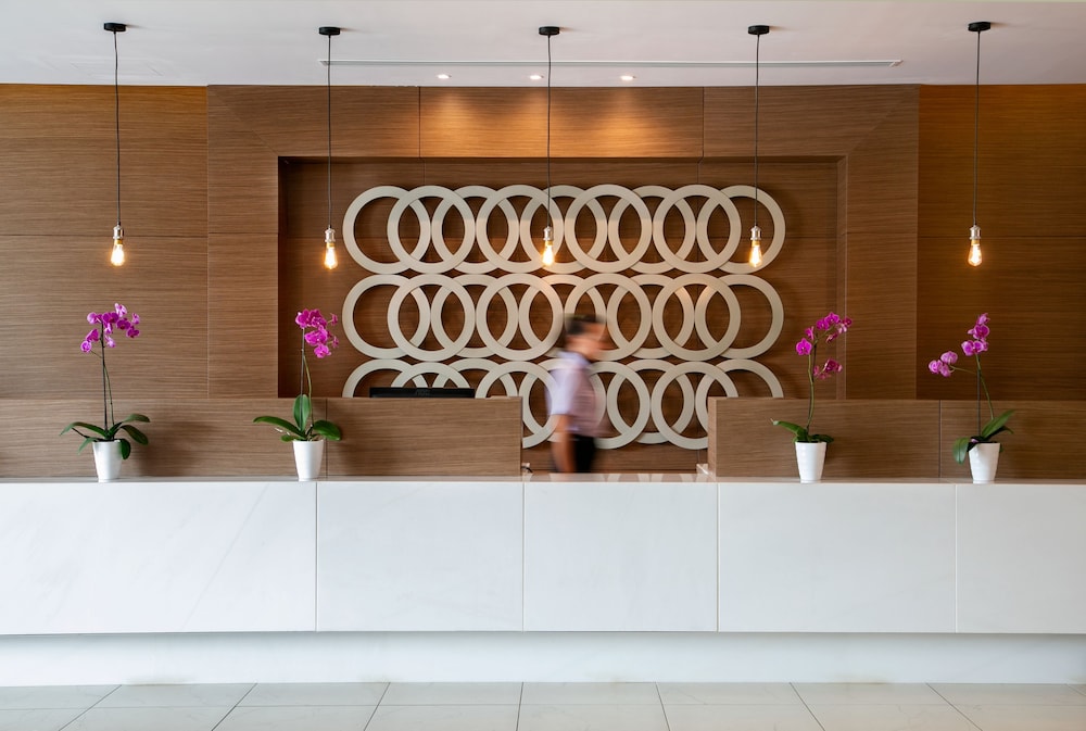 vangelis hotel and suites