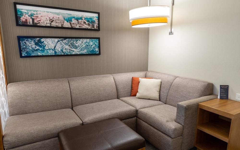 hyatt place west des moines jordan creek