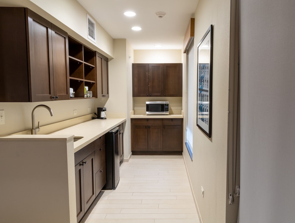 hyatt place west des moines jordan creek