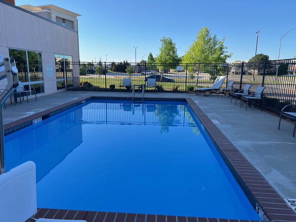 holiday inn express and suites moore by ihg