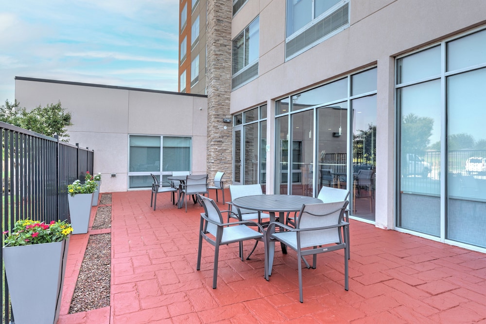 holiday inn express and suites moore by ihg
