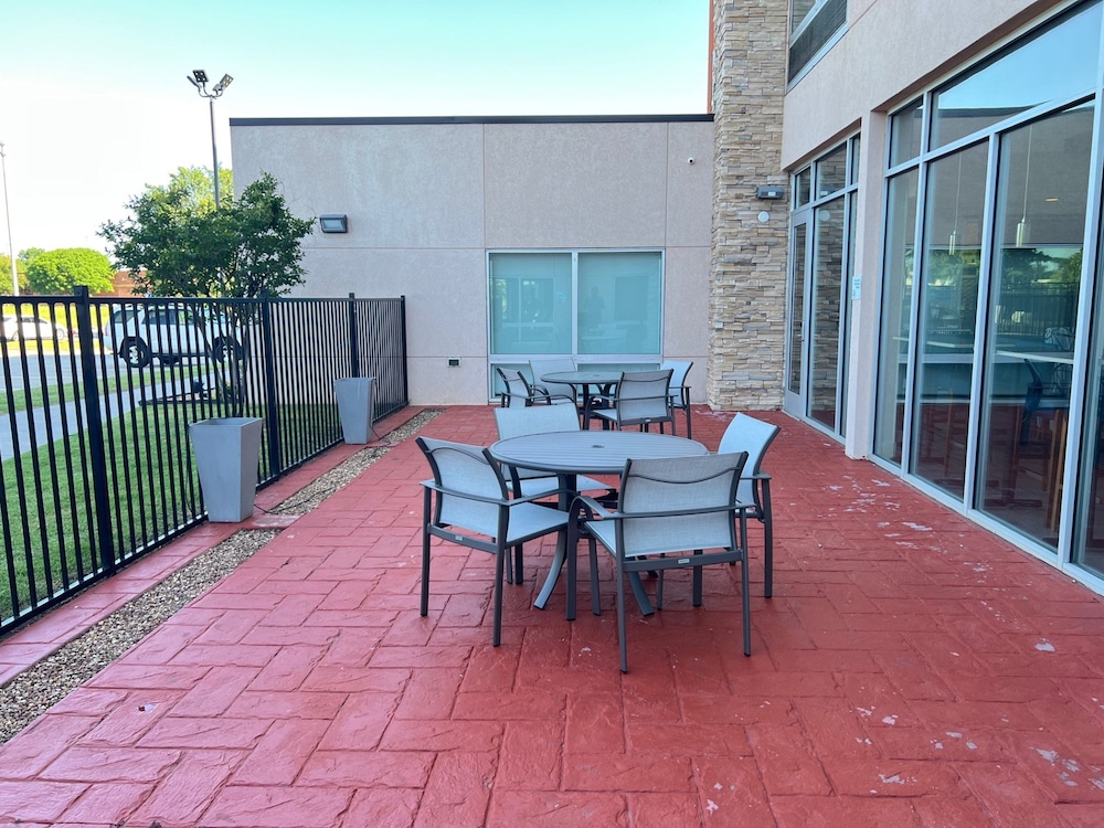 holiday inn express and suites moore by ihg