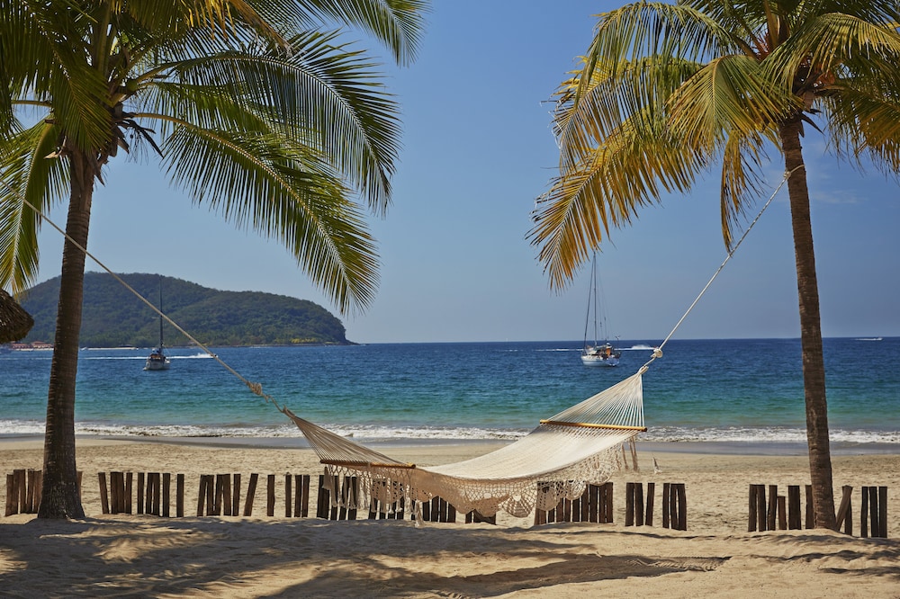 thompson zihuatanejo a beach resort by hyatt