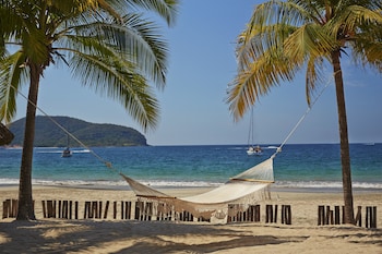 thompson zihuatanejo a beach resort by hyatt