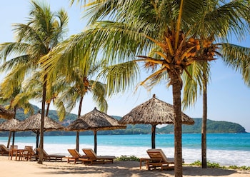 thompson zihuatanejo a beach resort by hyatt