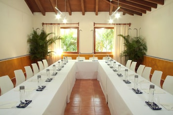 thompson zihuatanejo a beach resort by hyatt