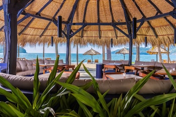 thompson zihuatanejo a beach resort by hyatt