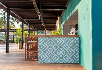 thompson zihuatanejo a beach resort by hyatt
