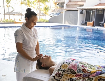 thompson zihuatanejo a beach resort by hyatt