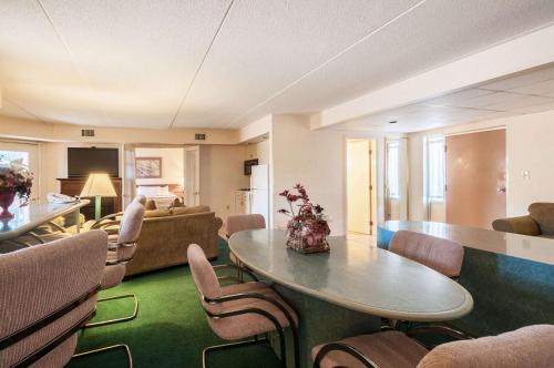 rodeway inn and suites charles town wv