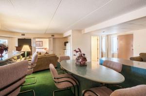 rodeway inn and suites charles town wv