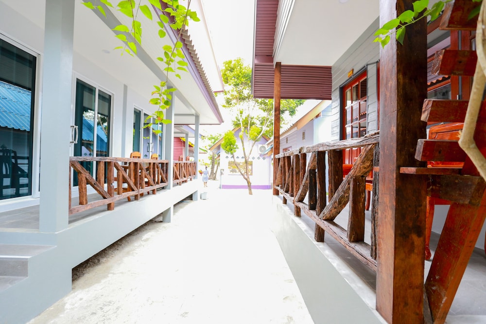 sang aroon bungalow