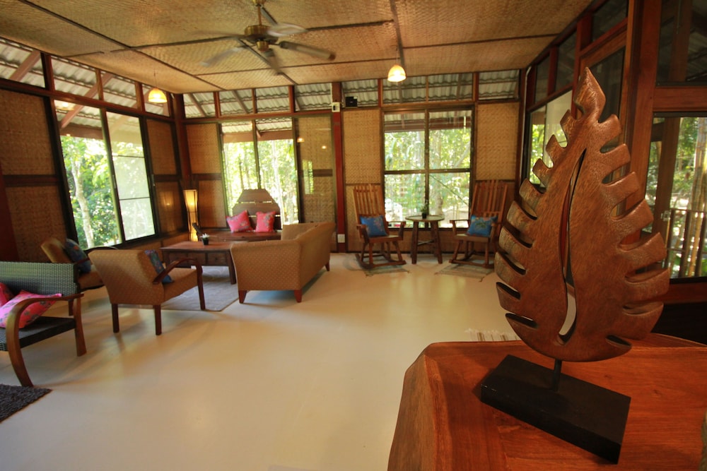 chestnut hill eco resort