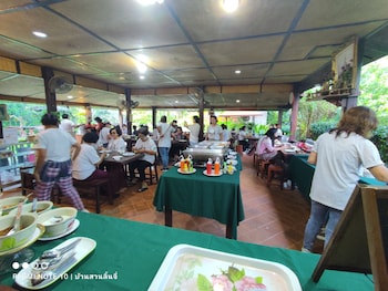 baansuanlynjee maeklong resort