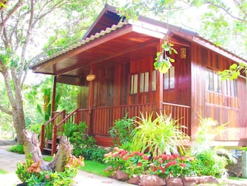 baansuanlynjee maeklong resort