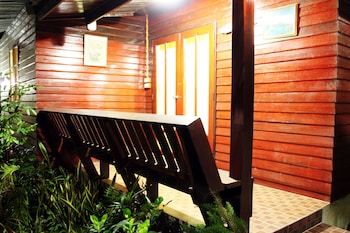 baansuanlynjee maeklong resort