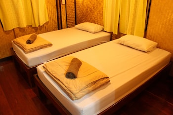 baansuanlynjee maeklong resort