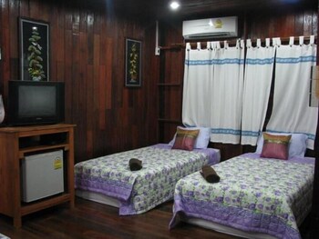 baansuanlynjee maeklong resort