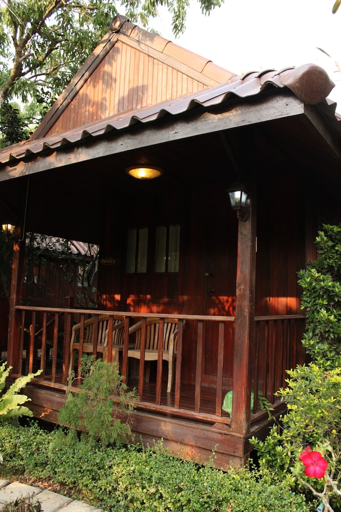 baansuanlynjee maeklong resort