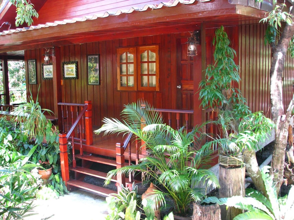 baansuanlynjee maeklong resort