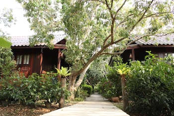 baansuanlynjee maeklong resort