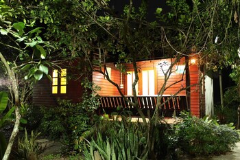 baansuanlynjee maeklong resort