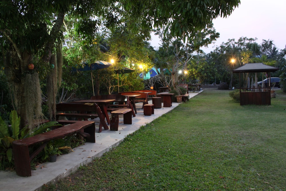 baansuanlynjee maeklong resort
