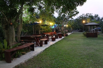 baansuanlynjee maeklong resort