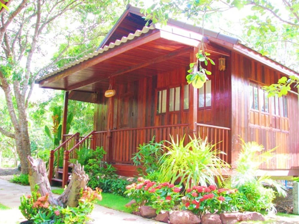 baansuanlynjee maeklong resort