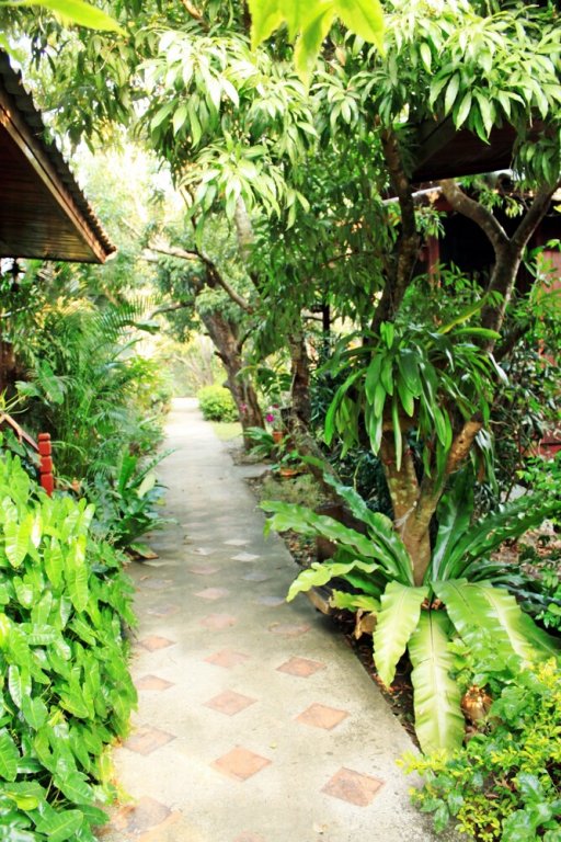 baansuanlynjee maeklong resort