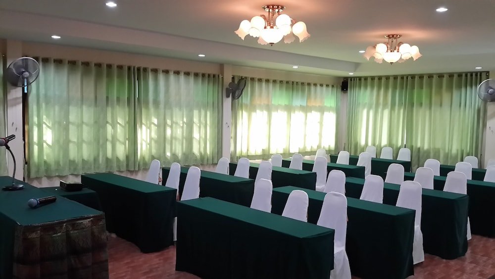 baansuanlynjee maeklong resort