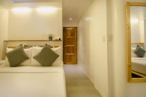 zuzuni boutique hotel