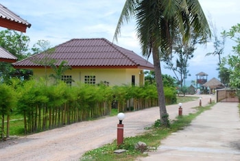 Bamboo Resort,Nakhon Si Thammarat Province>>Khanom,3 star