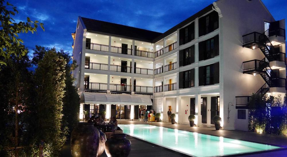 buri siri hotel