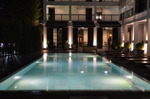 buri siri hotel