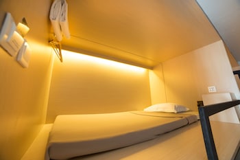 cubic bed pratunam hostel