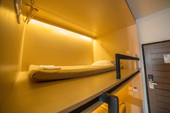 cubic bed pratunam hostel