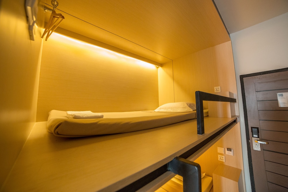 cubic bed pratunam hostel