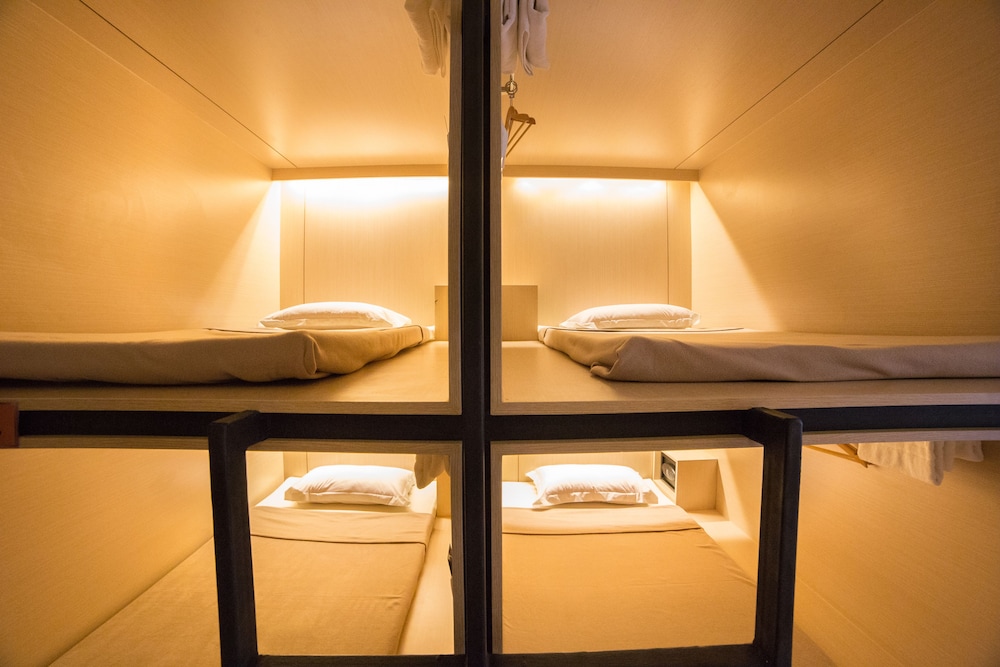 cubic bed pratunam hostel