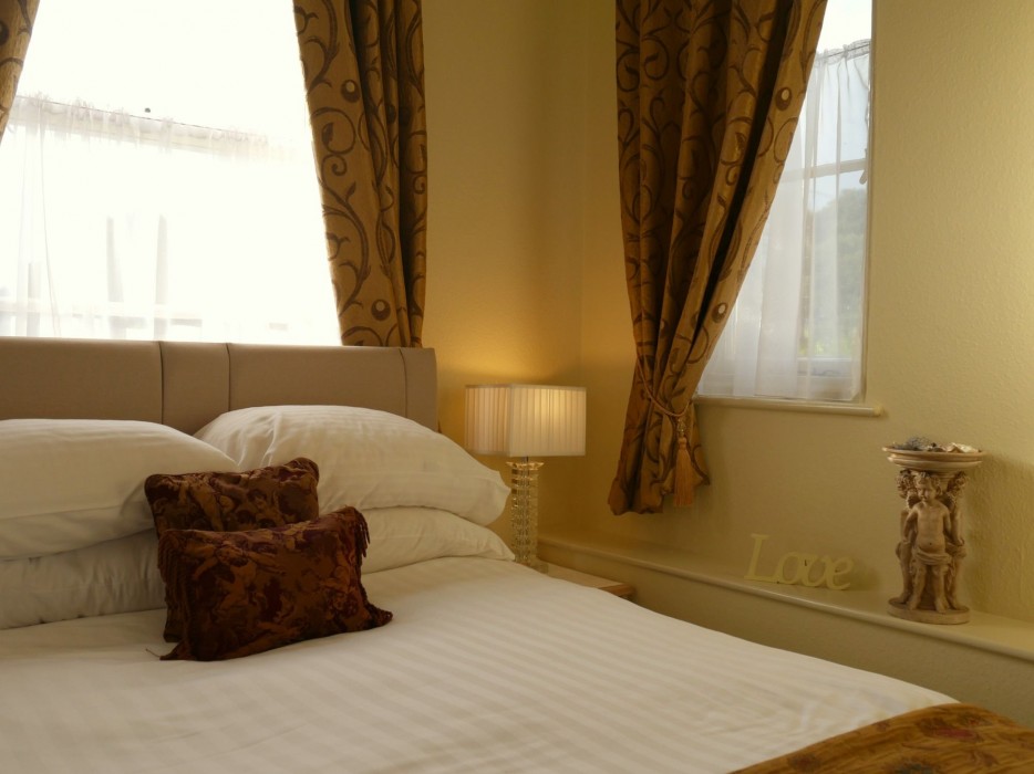 muntham holiday apartments and town house