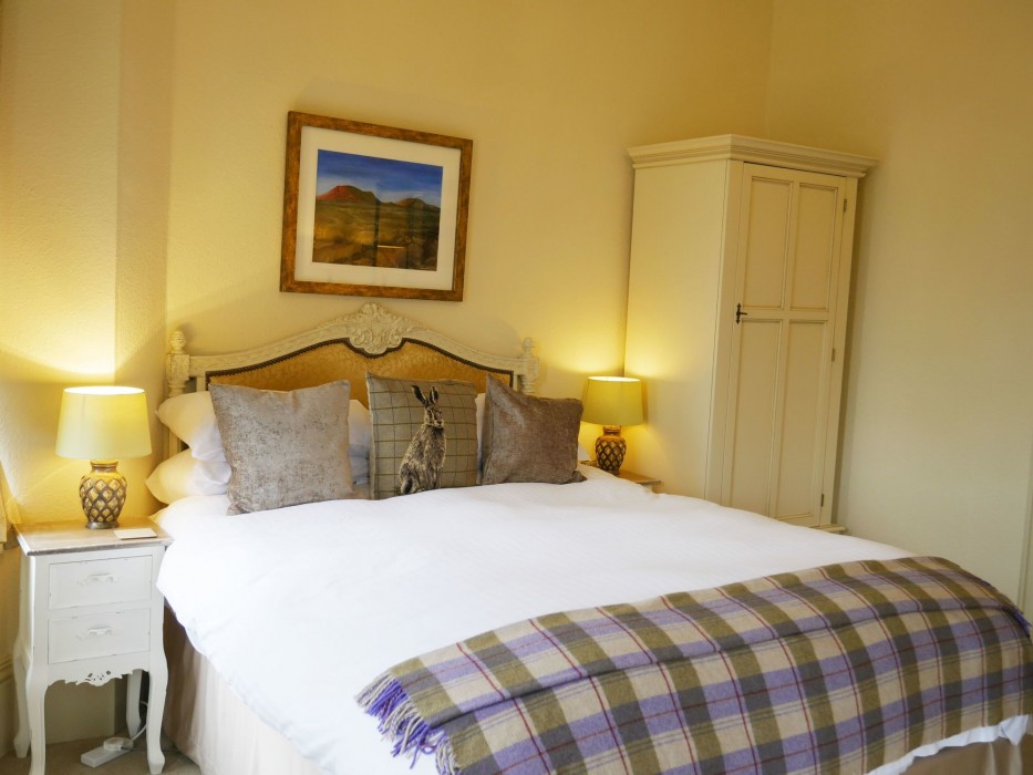 muntham holiday apartments and town house