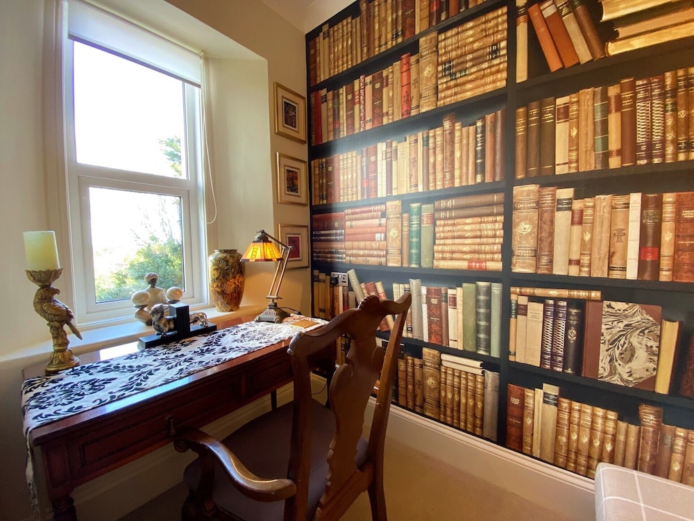 muntham holiday apartments and town house