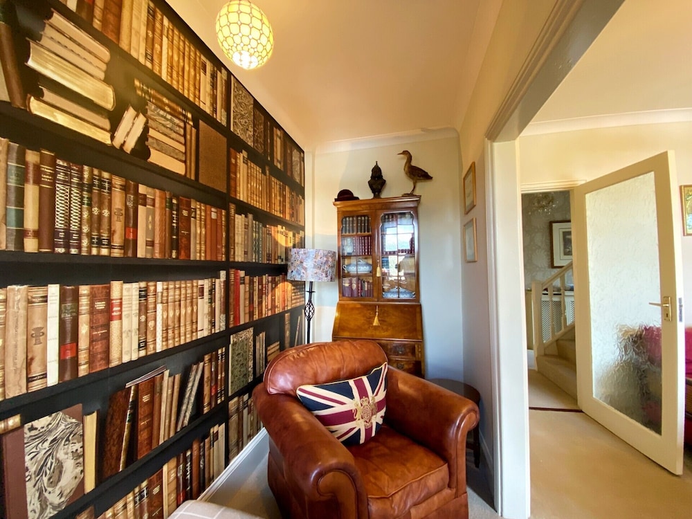 muntham holiday apartments and town house