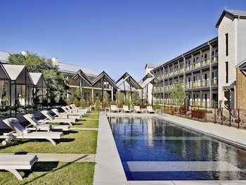 cavalry court by valencia hotel collection