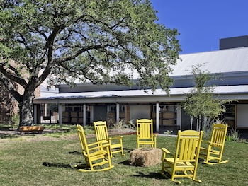 cavalry court by valencia hotel collection