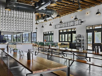 cavalry court by valencia hotel collection