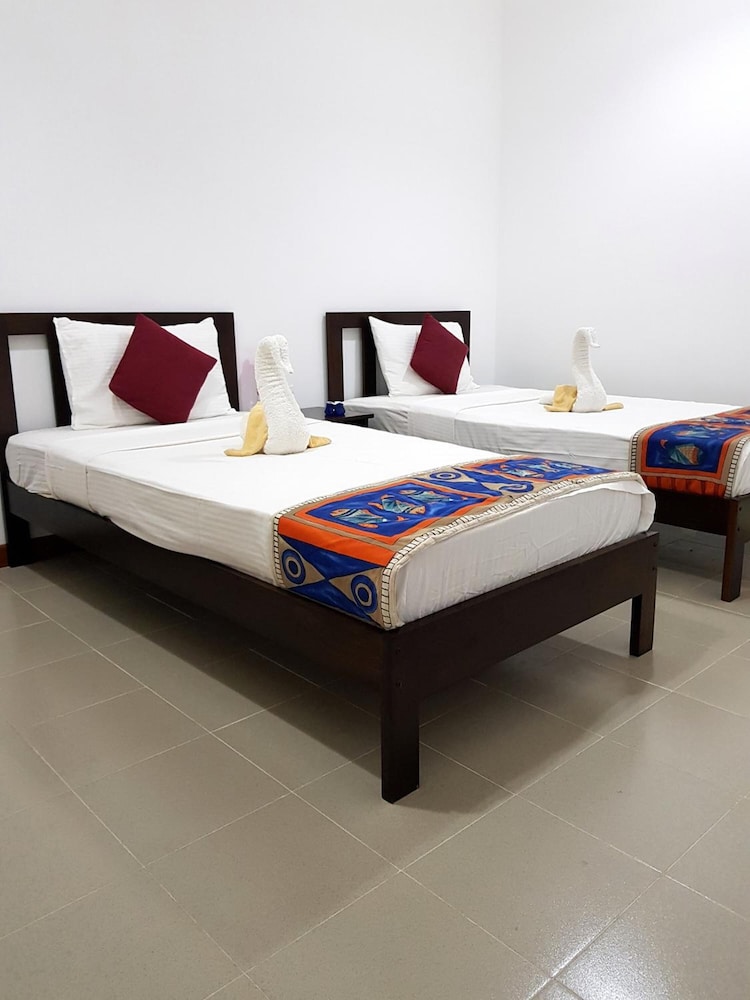 the waves beach chalets